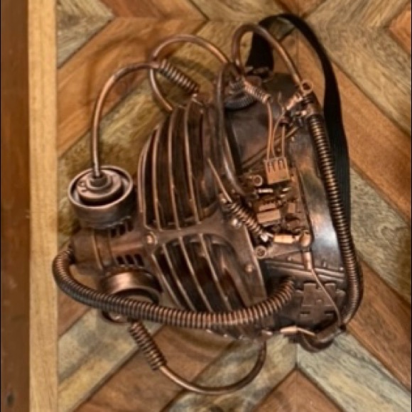 Made by plastic - Picture 2 of 7